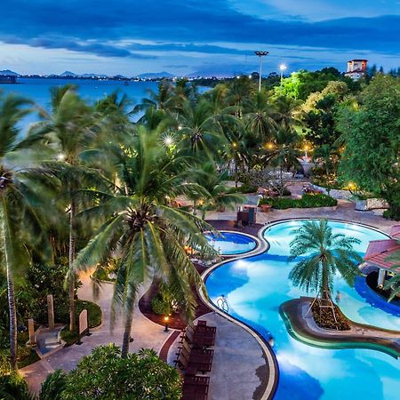 Cholchan Pattaya Beach Resort - Sha Extra Plus Eksteriør billede The pool at the Royal Paradise Hotel & Spa