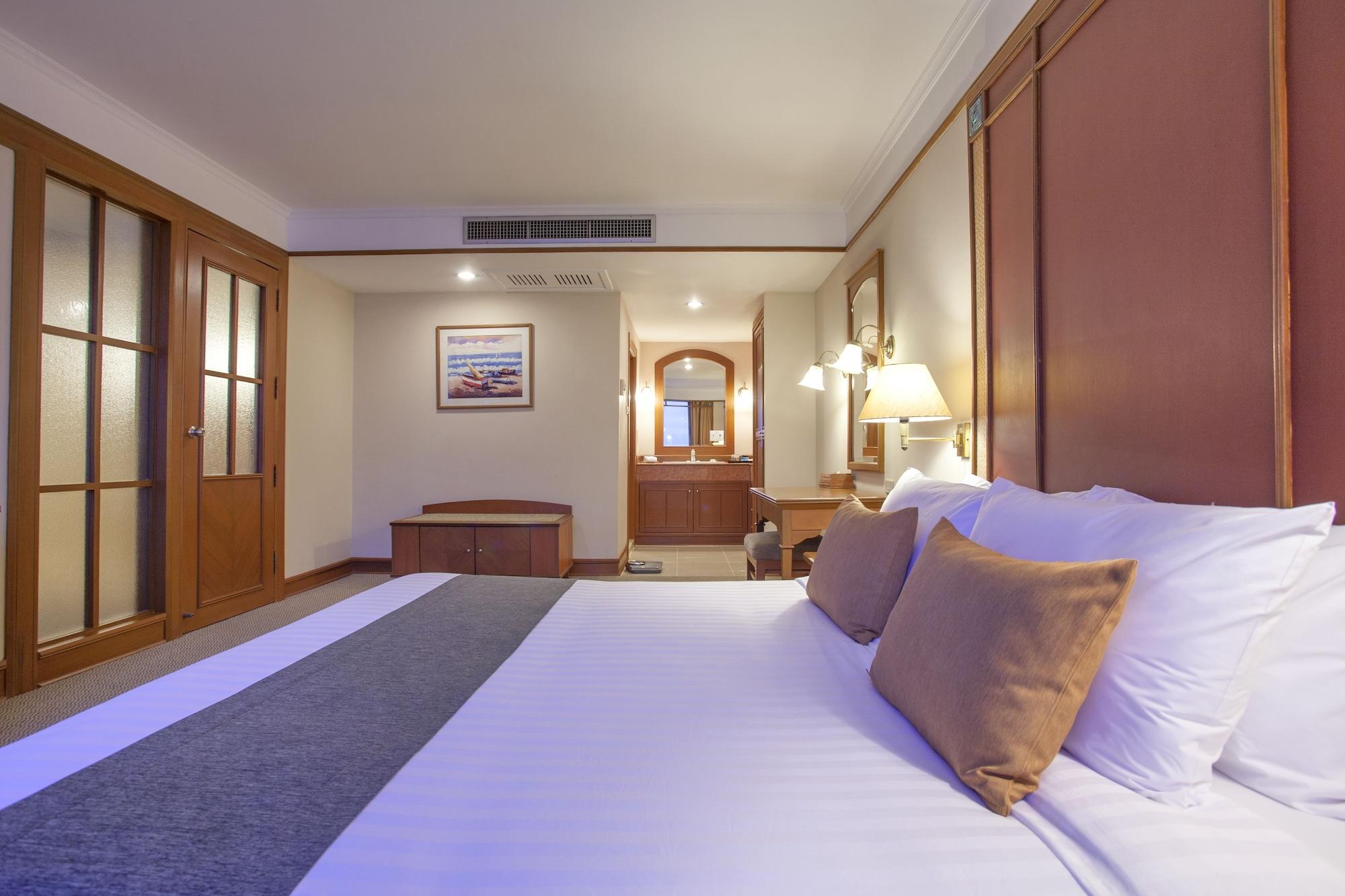 Cholchan Pattaya Beach Resort - Sha Extra Plus Eksteriør billede Deluxe Room