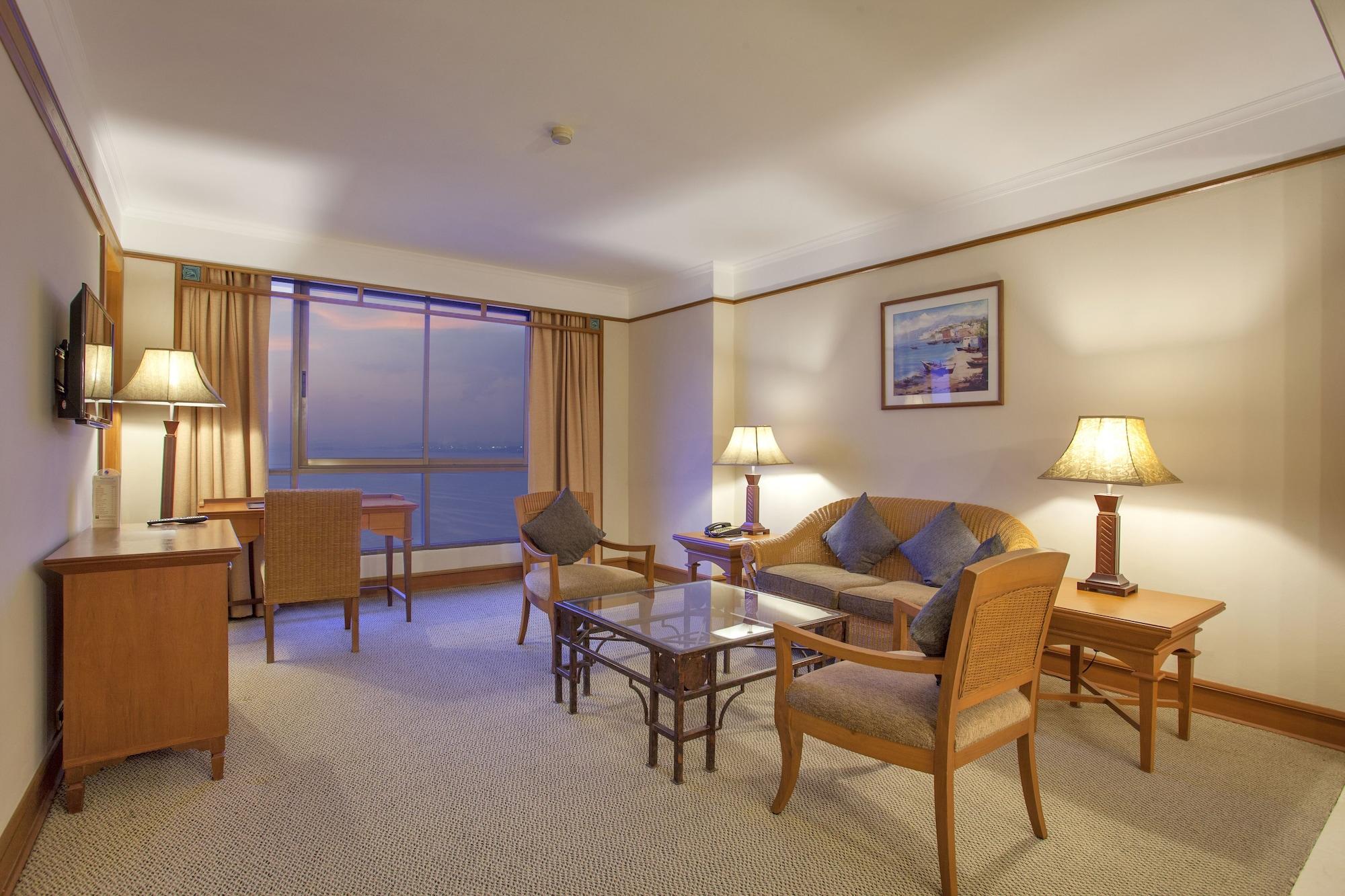 Cholchan Pattaya Beach Resort - Sha Extra Plus Eksteriør billede A suite at the Hilton Tokyo