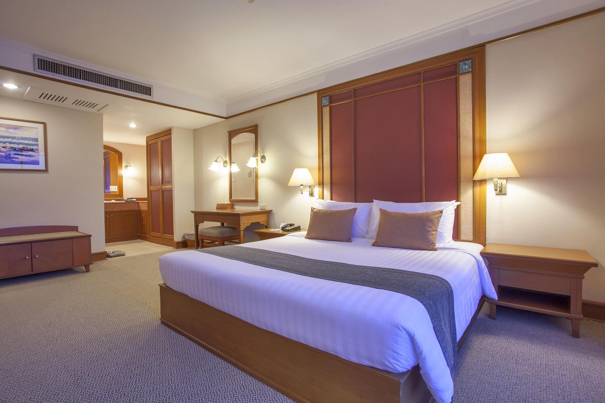 Cholchan Pattaya Beach Resort - Sha Extra Plus Eksteriør billede Deluxe Room