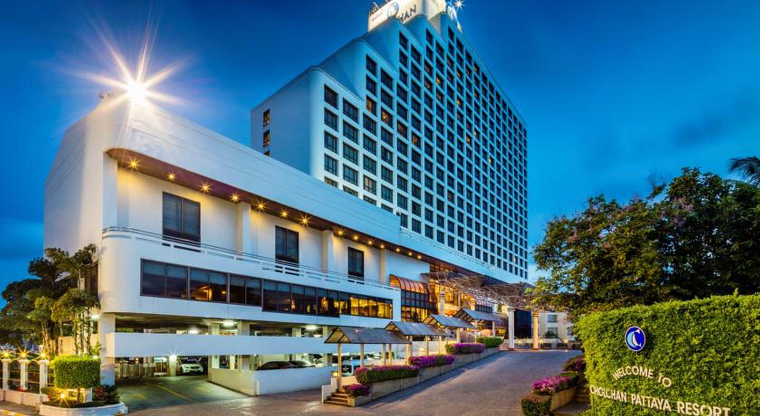 Cholchan Pattaya Beach Resort - Sha Extra Plus Eksteriør billede Royal Paragon Hotel
