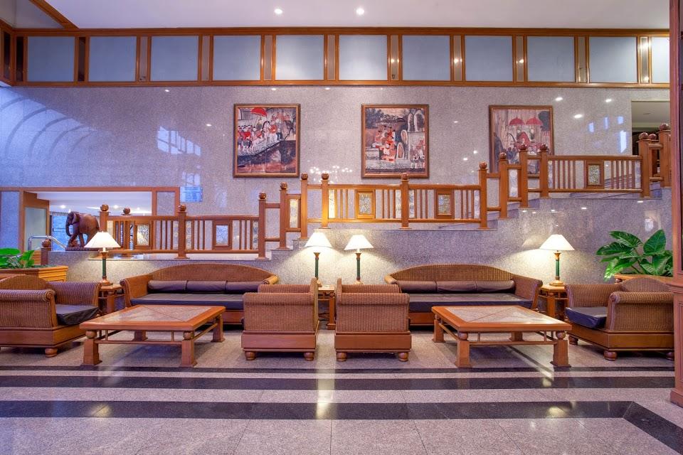 Cholchan Pattaya Beach Resort - Sha Extra Plus Eksteriør billede Lobby
