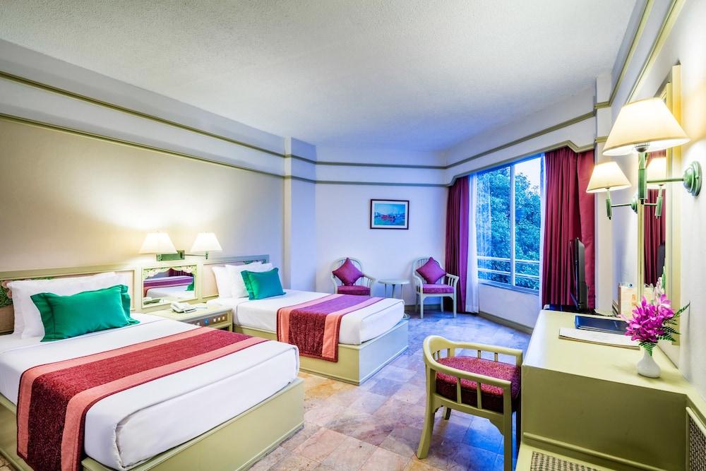 Cholchan Pattaya Beach Resort - Sha Extra Plus Eksteriør billede Deluxe Room