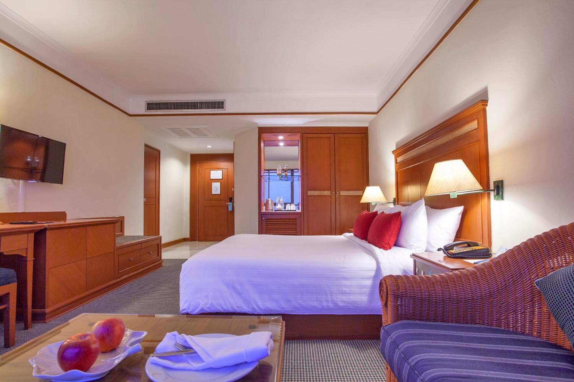 Cholchan Pattaya Beach Resort - Sha Extra Plus Værelse billede Deluxe Room