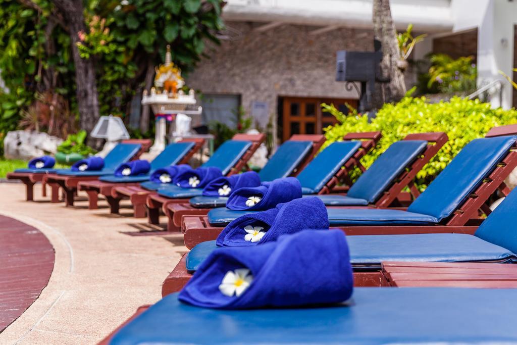 Cholchan Pattaya Beach Resort - Sha Extra Plus Eksteriør billede Poolside at the Royal Paradise Hotel & Spa
