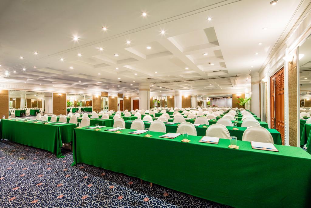 Cholchan Pattaya Beach Resort - Sha Extra Plus Eksteriør billede Meeting room