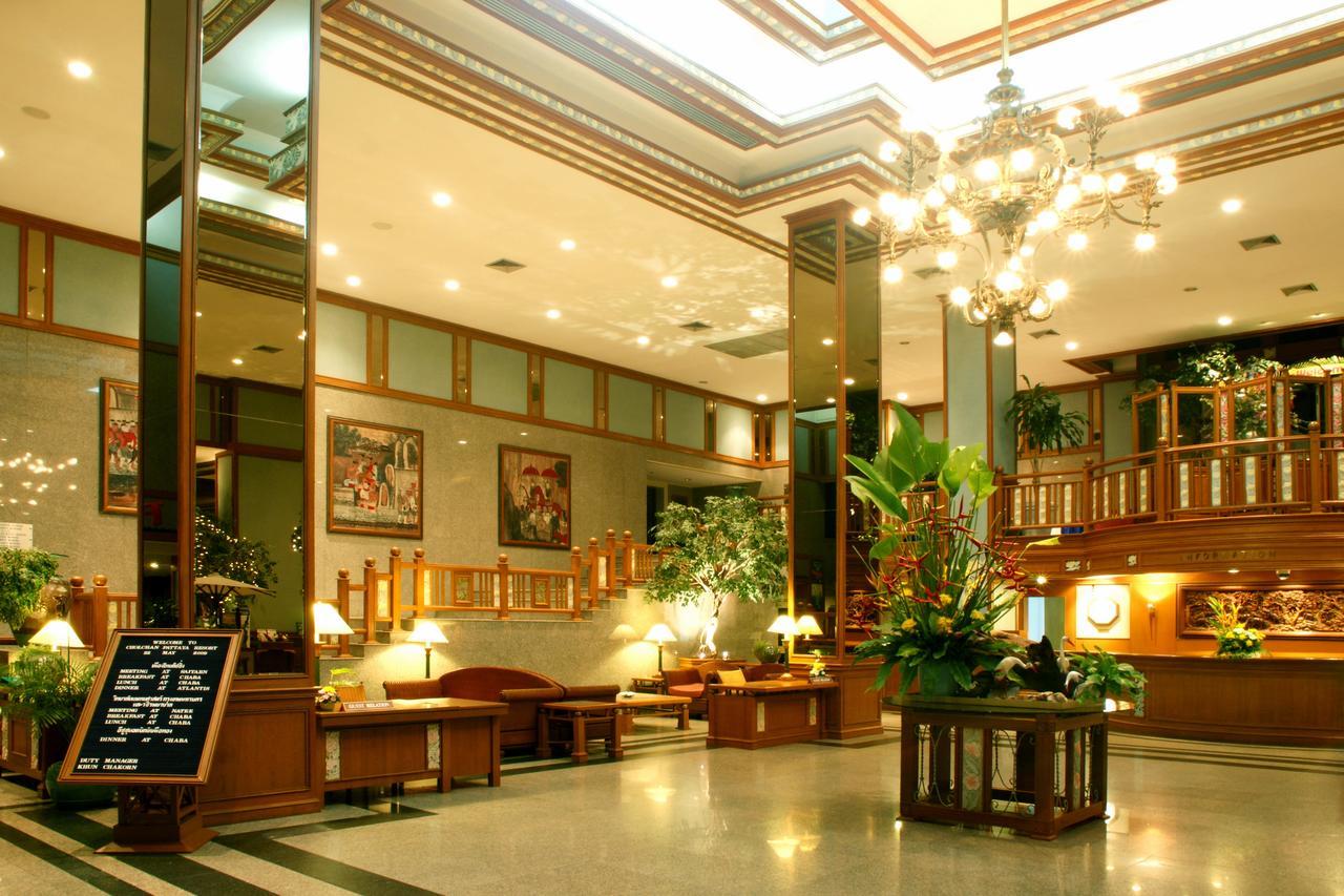 Cholchan Pattaya Beach Resort - Sha Extra Plus Eksteriør billede Lobby