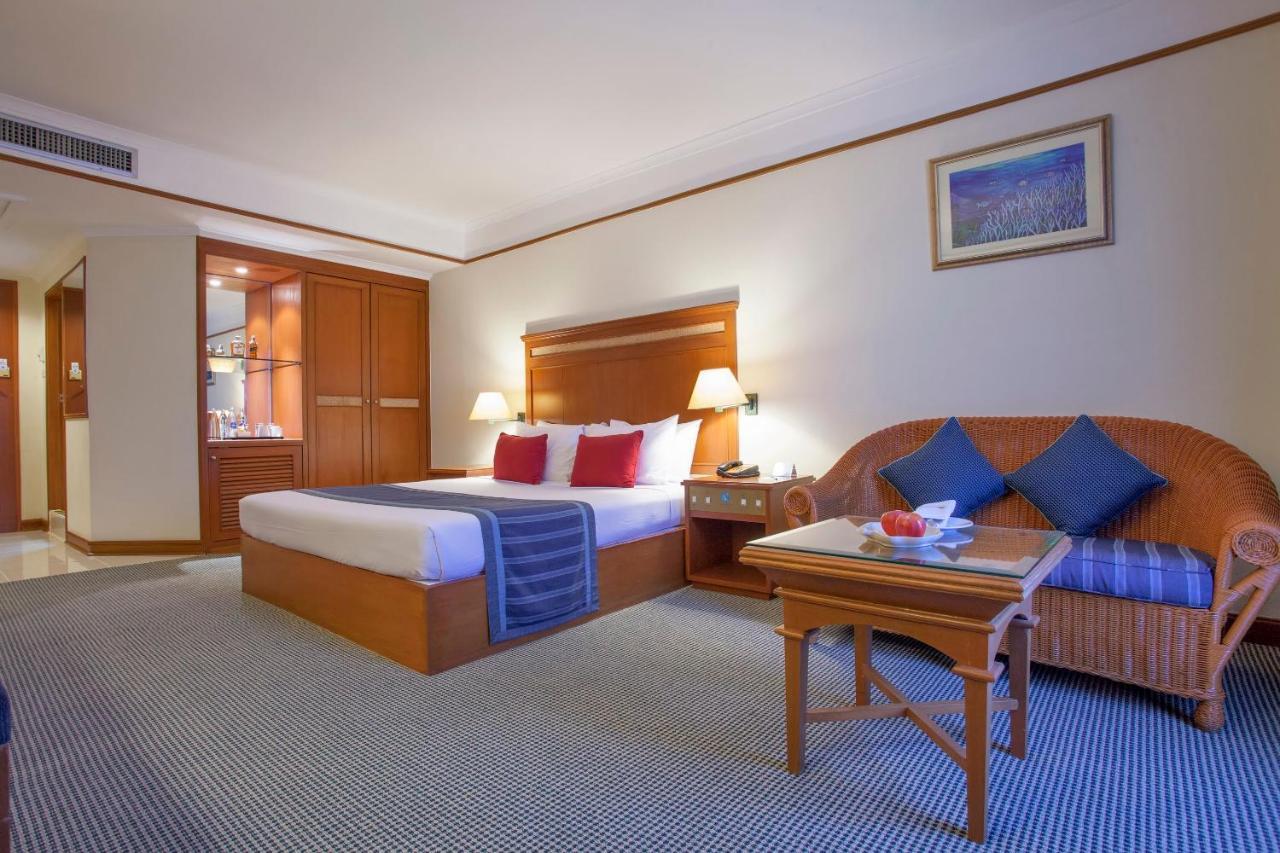 Cholchan Pattaya Beach Resort - Sha Extra Plus Eksteriør billede A room at the hotel